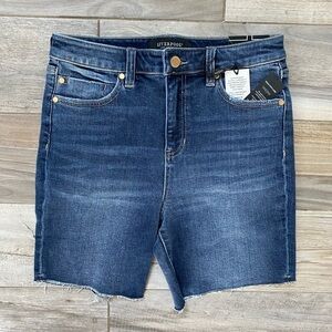 Liverpool Kristy High Rise Short With Cut Hem NWT Size 4/27